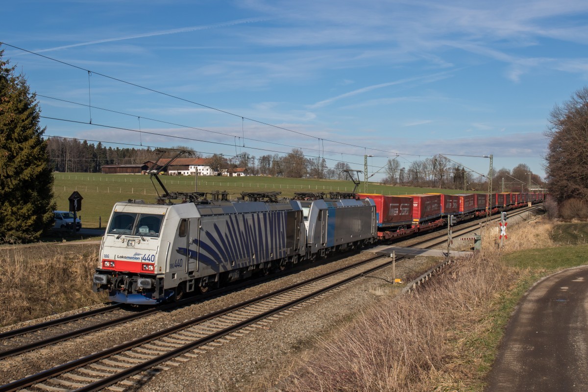 186 440-4 und 186 251 aus Mnchen kommend am 12. Februar 2016 bei Vogl.