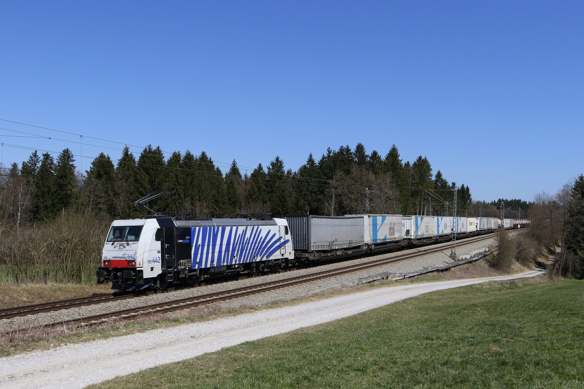 186 442 mit dem  Ekol  aus Salzburg kommend am 6. April 2020 bei Grabensttt.