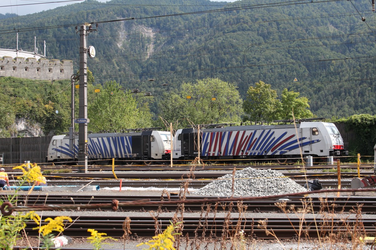 186 444-6 und 186 441-2 standen am 15, August 2015 im Bahnhof von Kufstein.