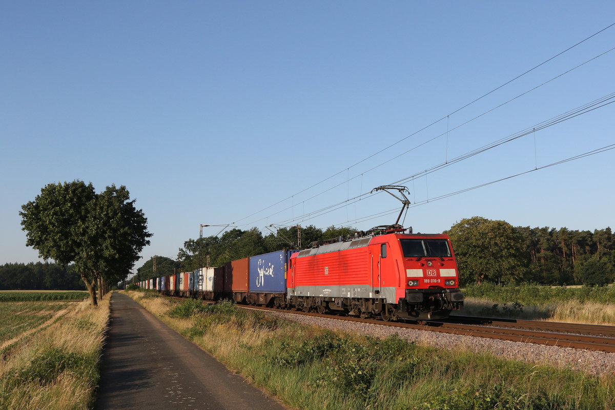 189 016 mit einem  KLV  am 26. Juni 2020 bei Drverden.