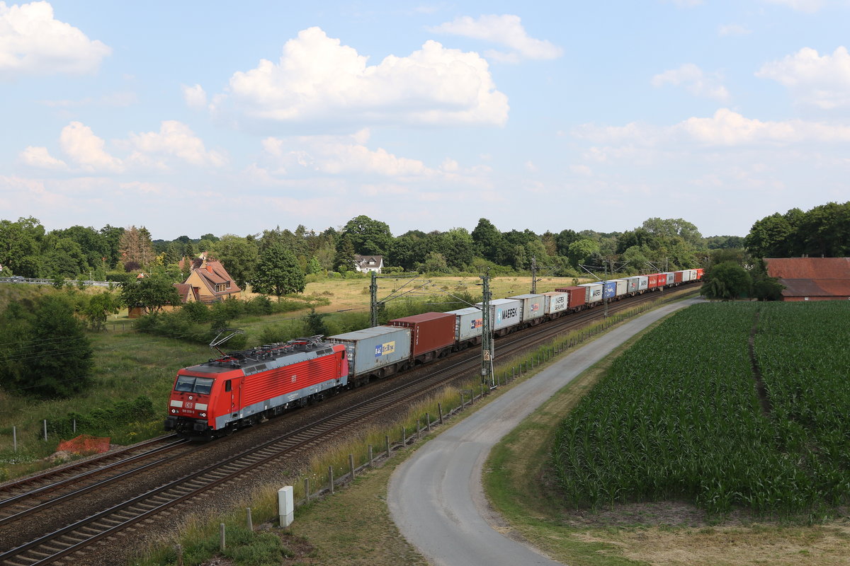 189 019 war am 26. Juni 2020 bei Langwedel mit einem Containerzug in Richtung Bremen unterwegs.