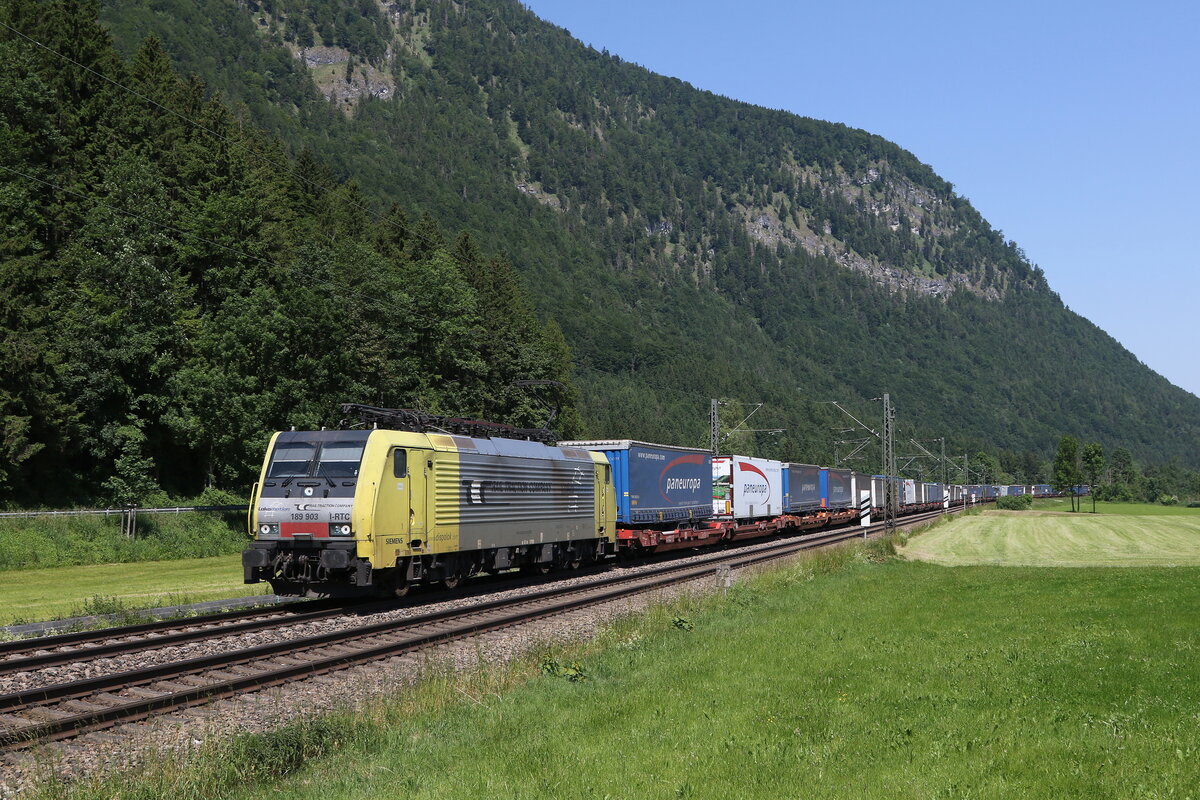 189 903 mit einem  KLV  aus Mnchen kommend am 14. Juni 2023 bei Niederaudorf.
