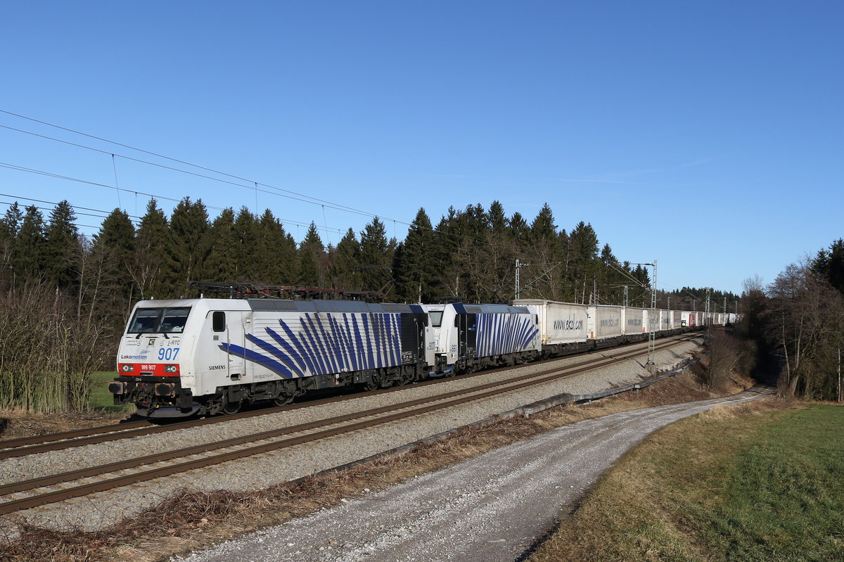 189 907 und 185 661 mit dem  Ekol  41856 unterwegs nach Mnchen am 6. Januar 2020 bei Grabensttt.