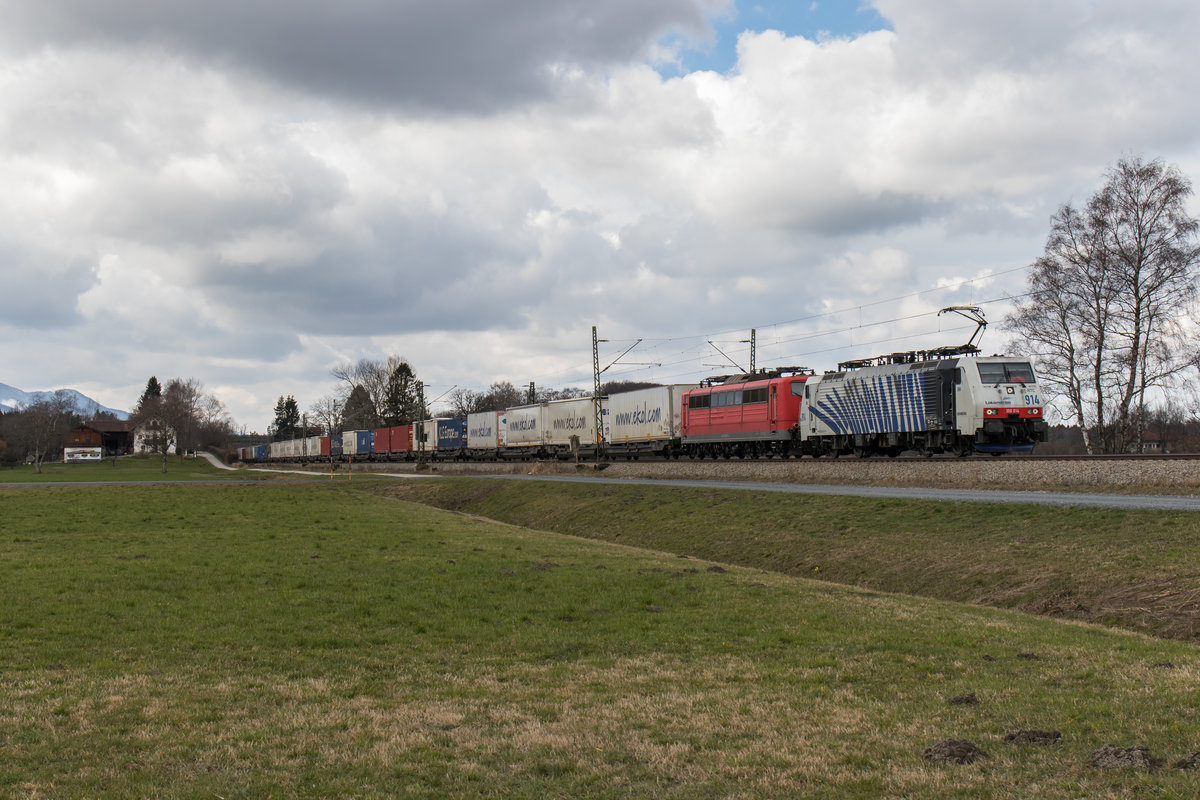 189 914 und 151 060 mit dem  Ekol -Zug am 6. Mrz 2016 bei bersee.