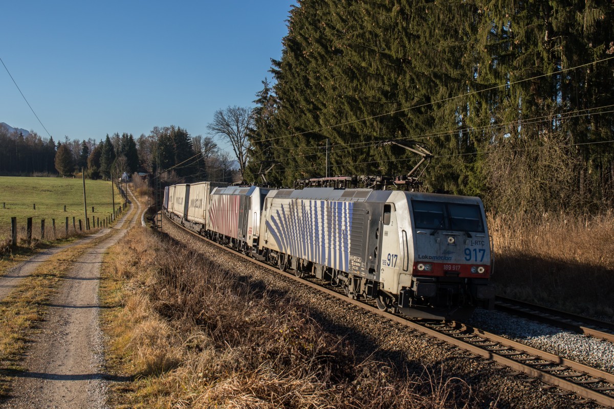 189 917 und 185 666 mit dem  Ekol-Zug  am 20. Dezember 2015 bei Sossau.