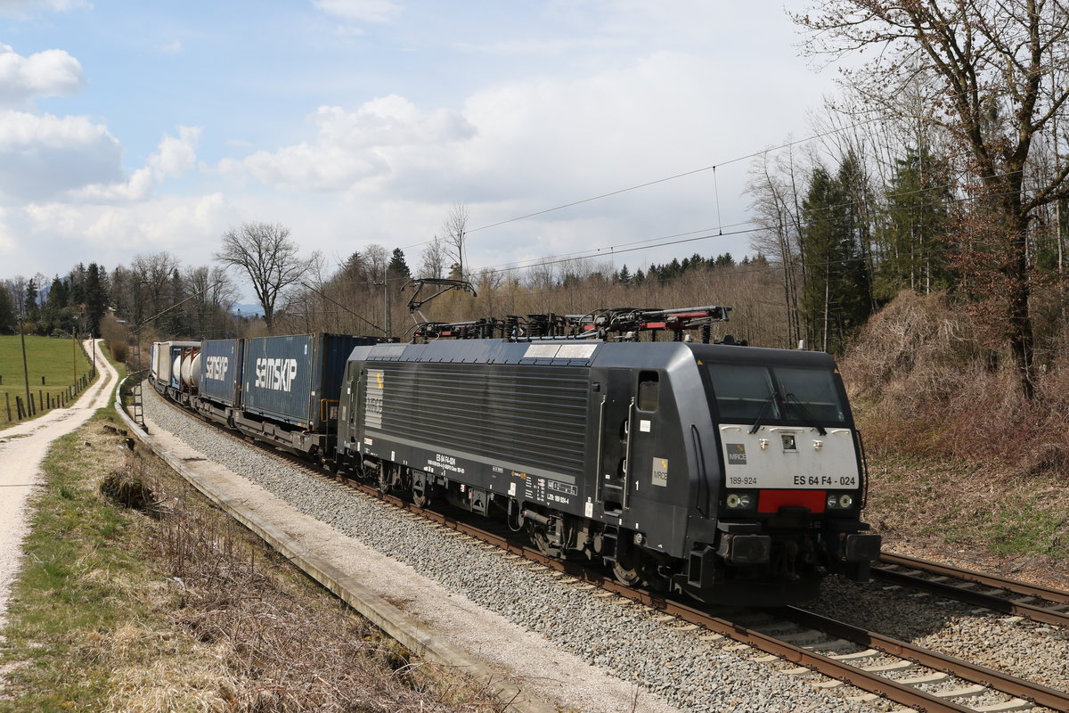 189 924 war am 31. Mrz 2020 mit einem  KLV  bei Grabensttt in Richtung Salzburg unterwegs.