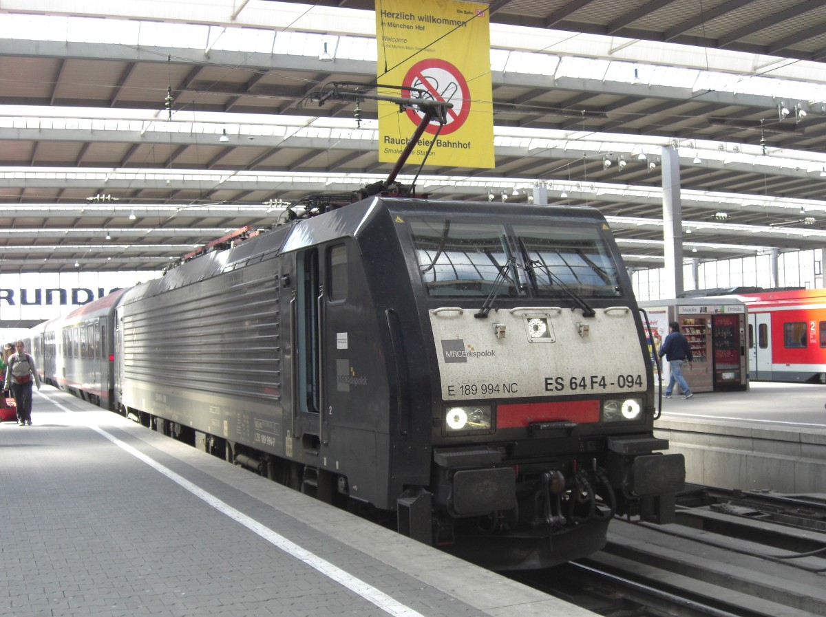 189 994 kam soeben im Mnchner Hauptbahnhof an. Aufgenommen am 4. Juni 2010.