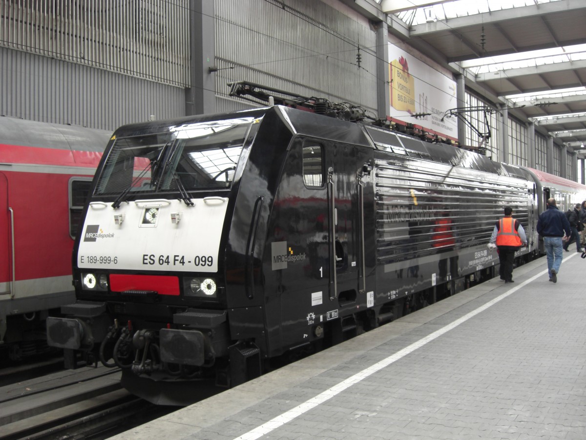 189 999-6 am 10. Februar 2007 kurz nach der Einfahrt in den Mnchner Hauptbahnhof.