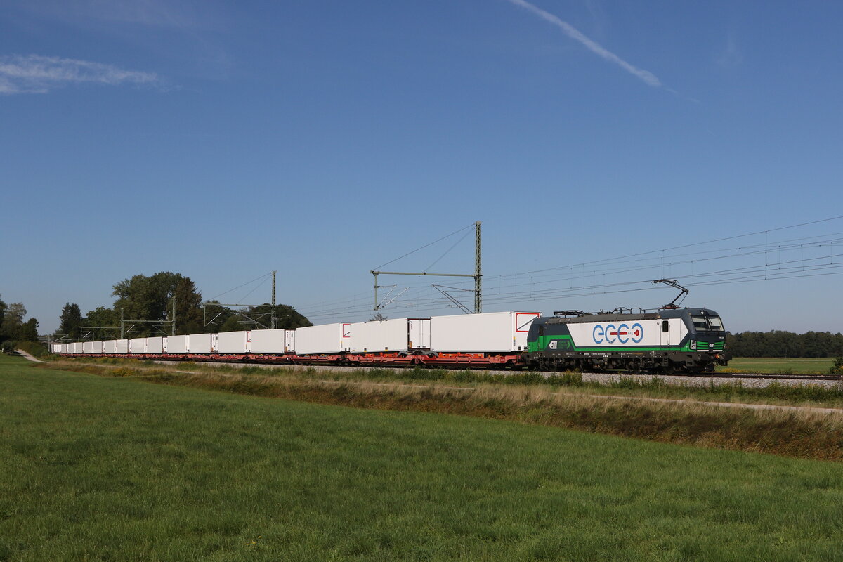 193 225  ECCO-Rail  war am 23. August 2022 mit einem  KLV  bei bersee in Richtung Salzburg unterwegs.