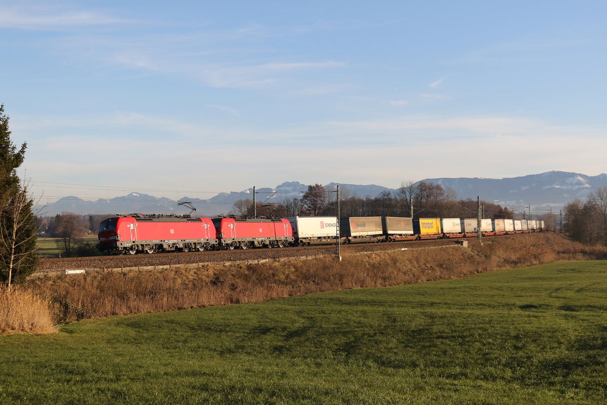 193 306 und 193 320 waren am 6. Dezember 2019 bei Rann in Richtung Mnchen unterwegs.