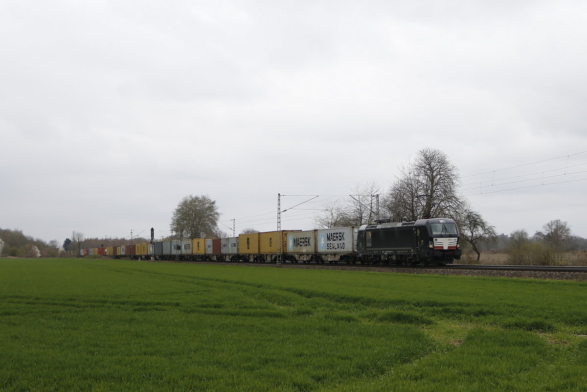 193 602 mit einem Containerzug aus Bremen kommend am 28. Mrz 2019 bei Bremen-Mahndorf.