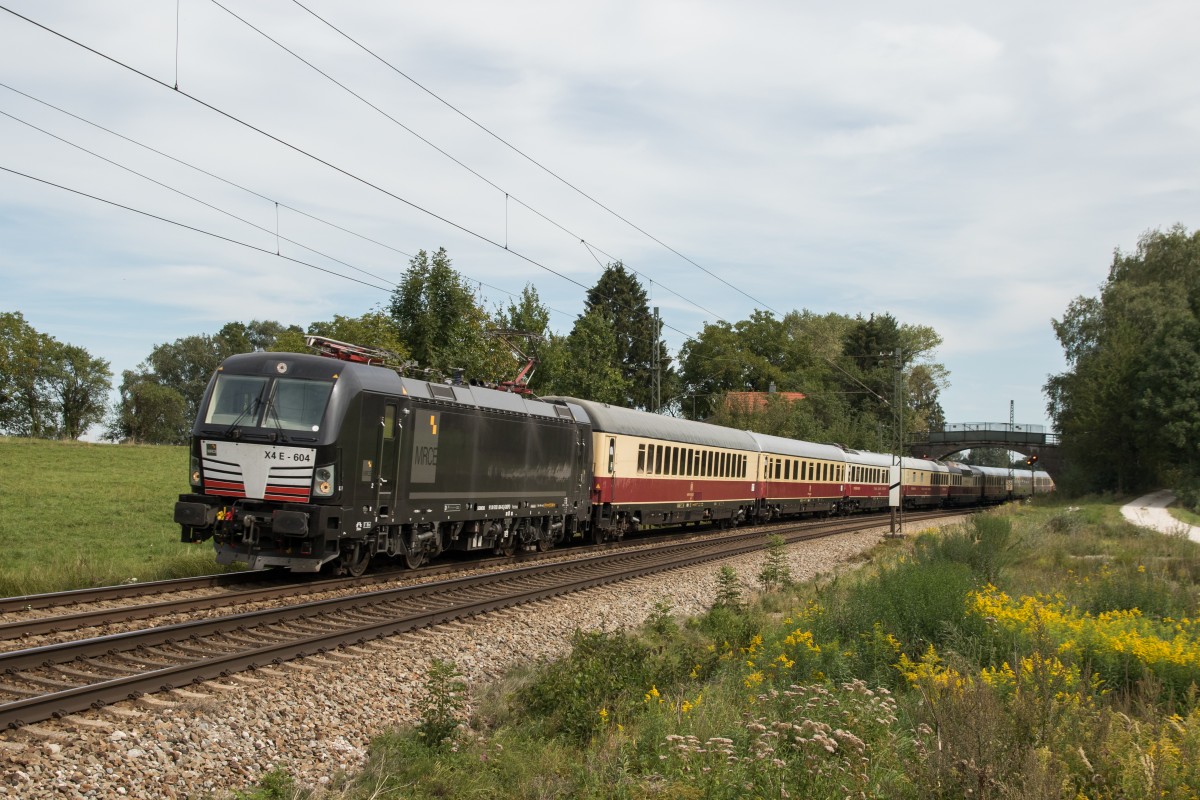 193 604 mit dem  AKE-Rheingold  aus Salzburg kommend am 13. September 2015 bei bersee.