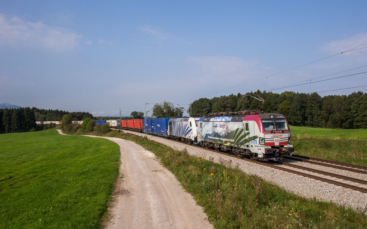 193 773 und 185 661 waren am 23. September 2017 mit dem  Ekol -Zug bei Grabensttt in Richtung Salzburg unterwegs.