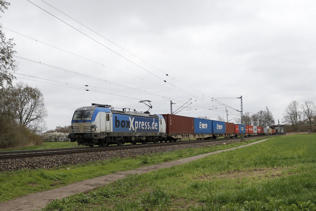 193 841 von  BoxXpress  mit einem Containerzug am 28. Mrz 2019 bei Bremen-Mahndorf.