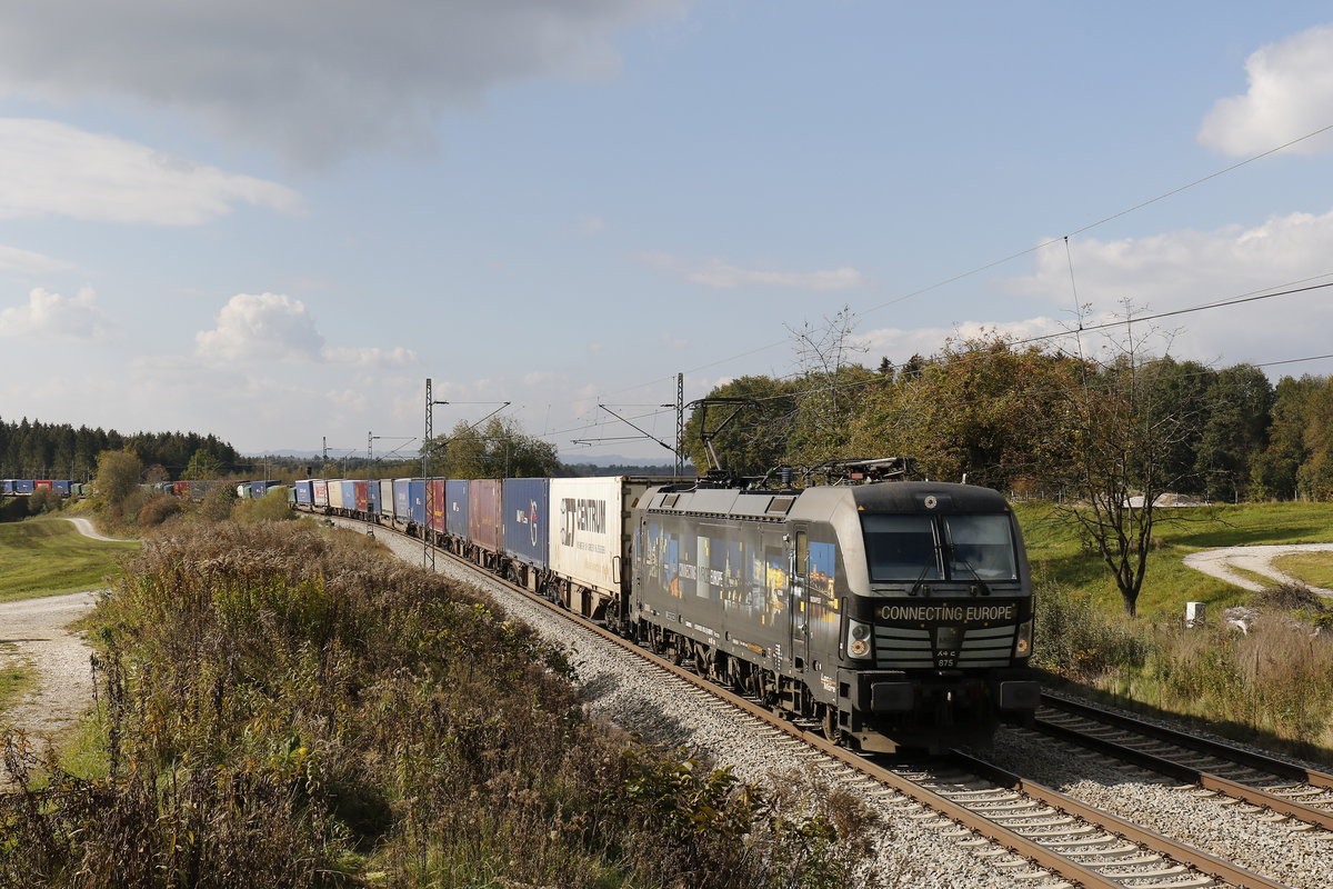 193 875  Connecting Europe  auf dem Weg in Richtung Salzburg. Aufgenommen am 21. Oktober 2018 bei Grabensttt im Chiemgau.