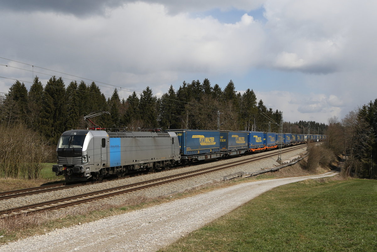 193 995 mit dem  WALTER-Zug  aus Salzburg kommend am 31. Mrz 2020 bei Grabensttt.