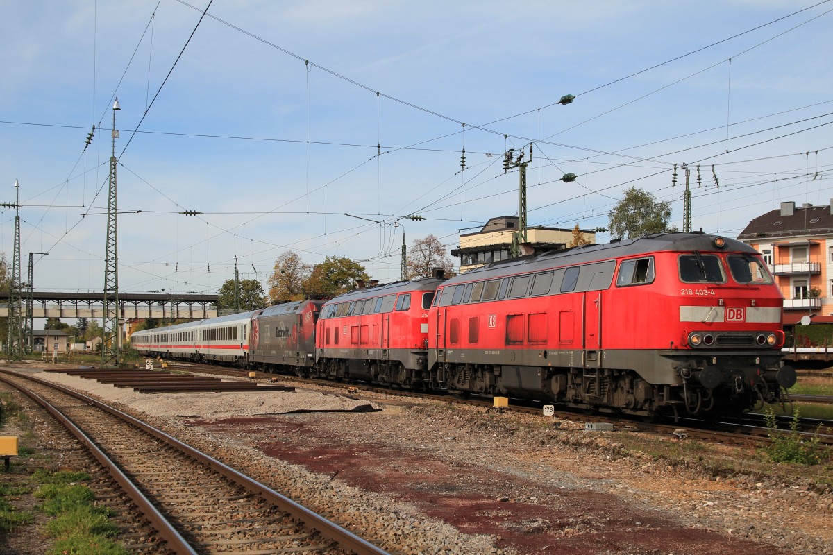 218 403-3 bringt am 20. Oktober 2013 einen Umleiterzug nach Freilassing.