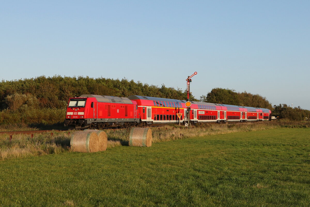 245 004 mit einem  Ersatzzug  am 13. September 2023 bei Klanxbll.