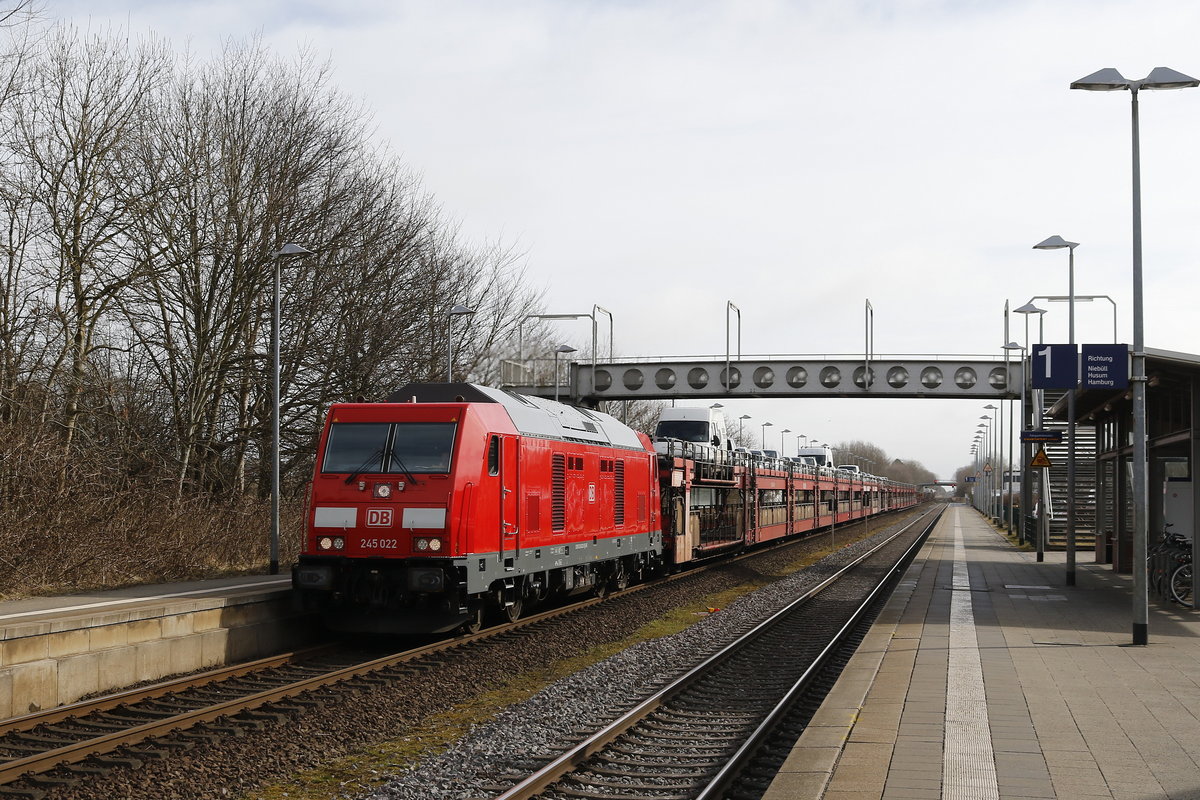 245 022 war mit einem Sylt-Shuttle am 21. Mrz 2018 in Morsum unterwegs in Richtung Westerland.
