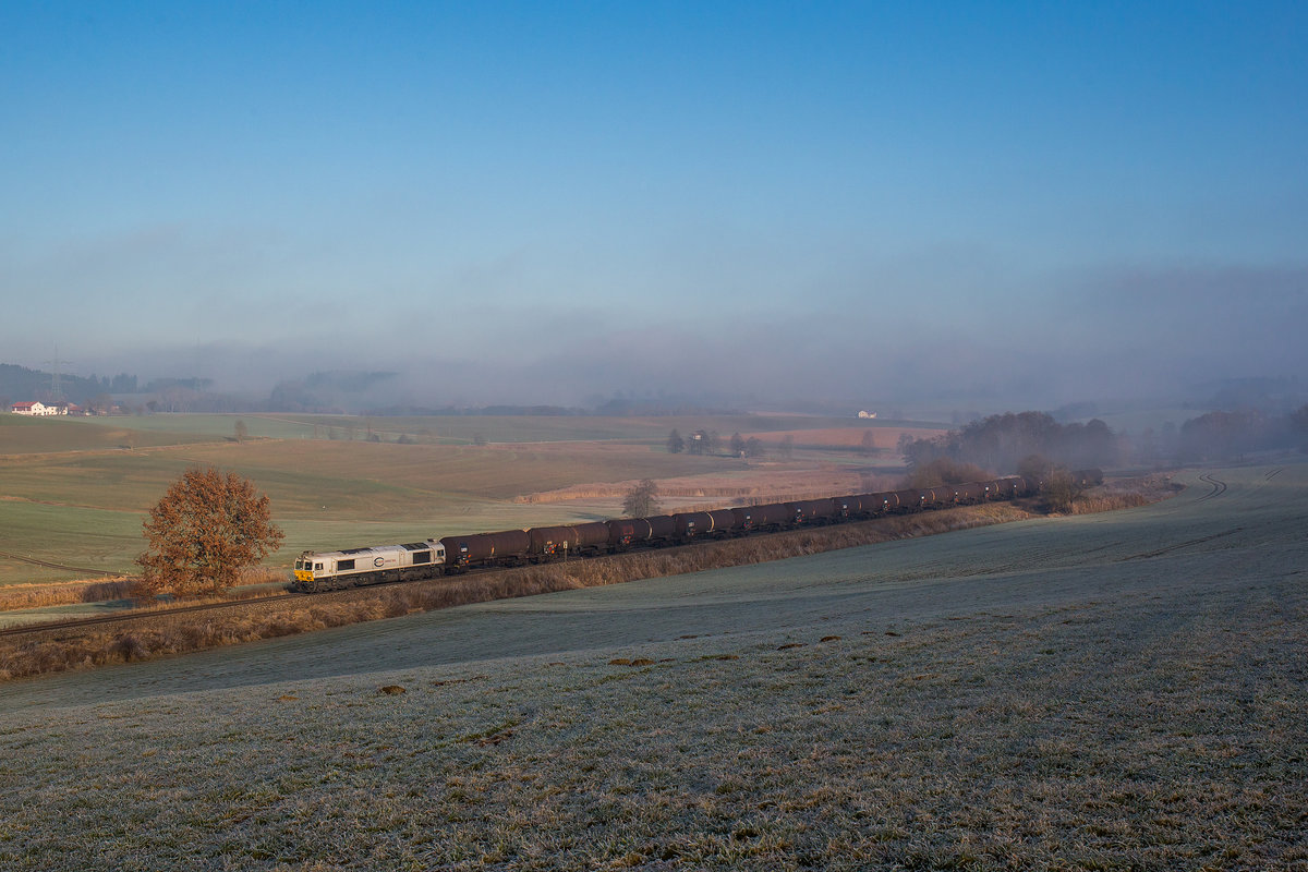 247 052 mit einem Kesselwagenzug am 30. Dezember 2016 kurz vor Thann-Matzbach.
