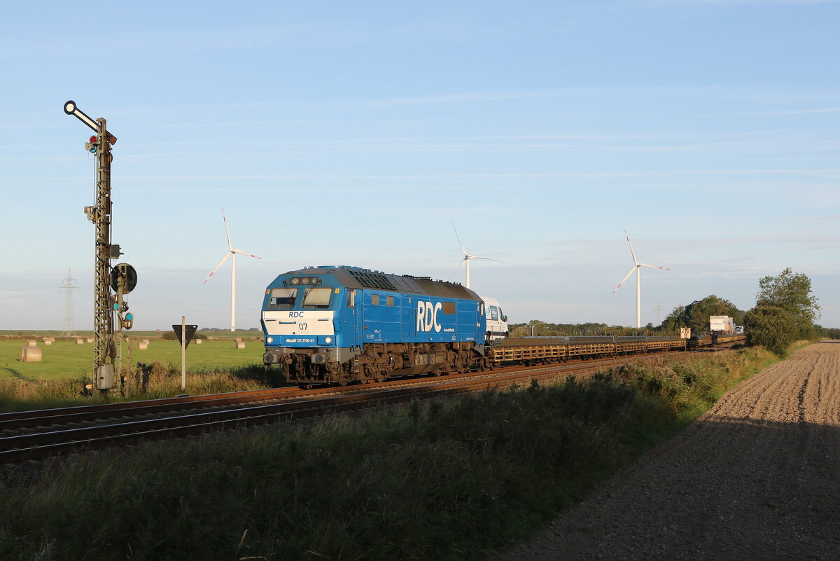 251 007 (MAK 2700 07) aus Westerland kommend am 15. September 2023 bei Klanxbll.