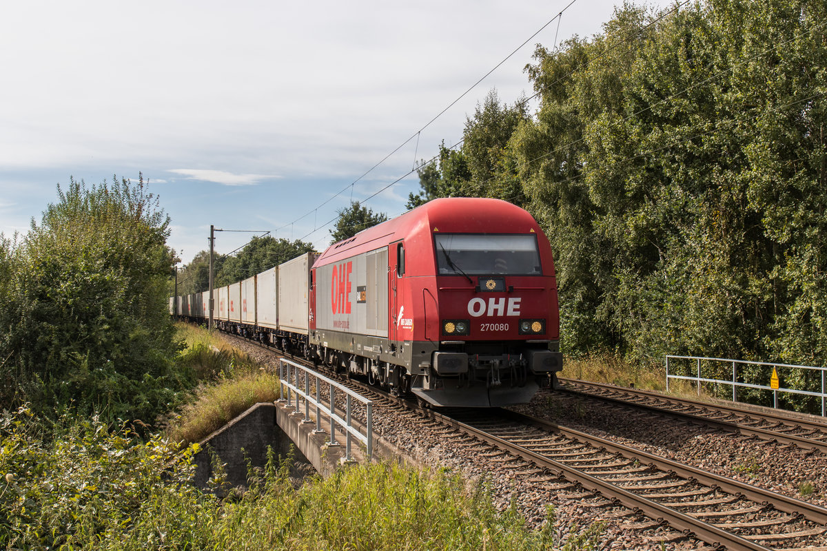 270 080 der  OHE  zieht am 2. September 2016 einen Containerzug bei Hamburg-Moorburg in Richtung Hamburg Hafen.