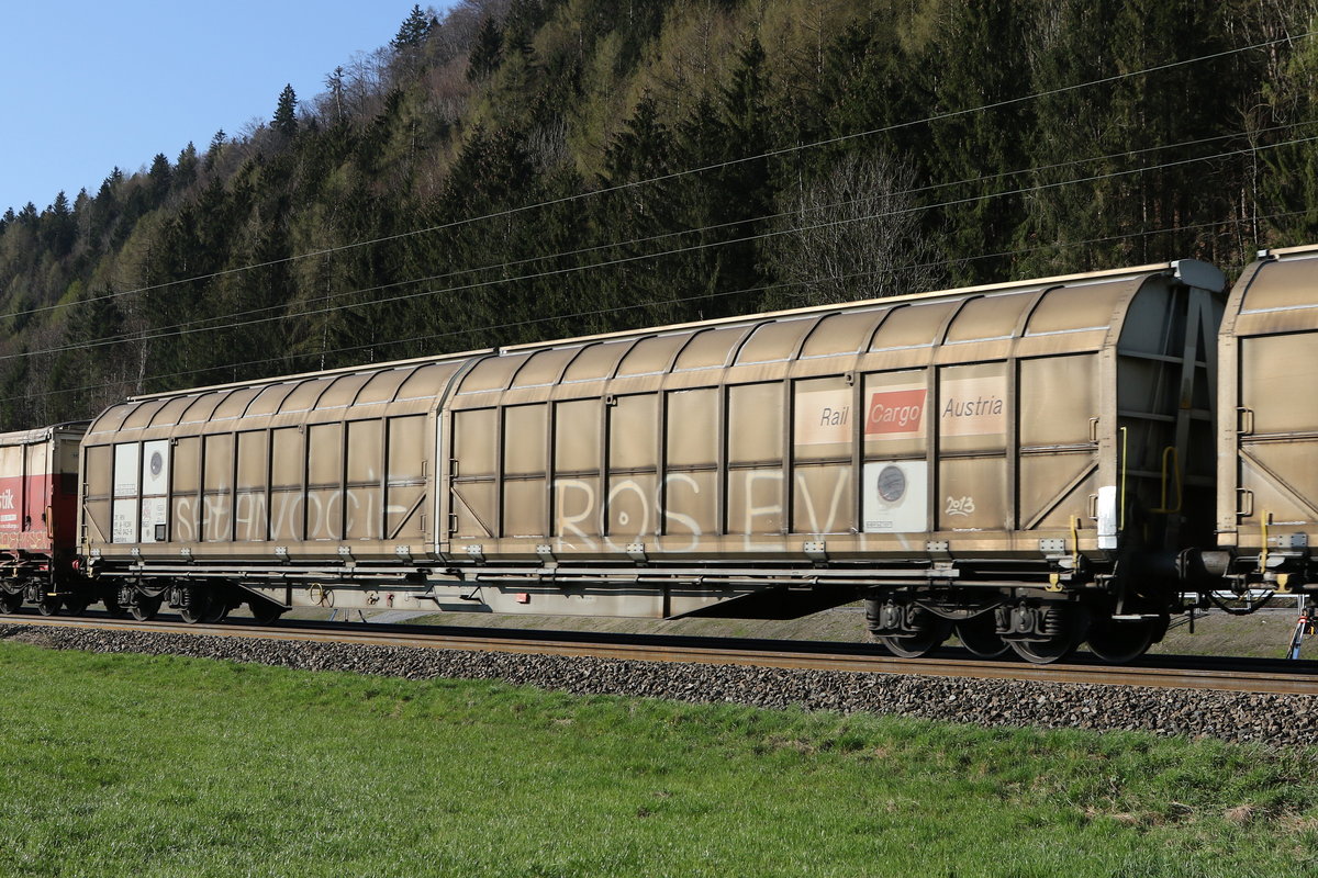 2740 042 (Habbiins) von  Rail Cargo Austria  am 21. April 2021 bei Niederaudorf.
