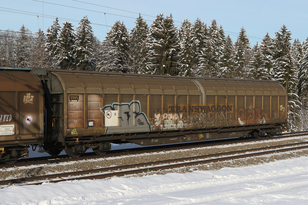 2740 343 (Habbiins) von  TWA  am 13. Dezember 2022 bei Grabensttt im Chiemgau.