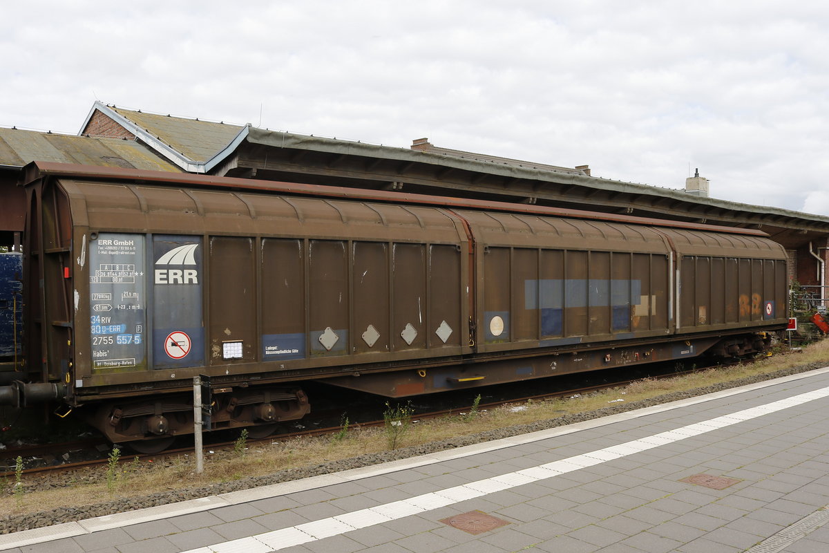 2755 557-5 (Habis) am 13. August 2017 im Bahnhof von Niebll.