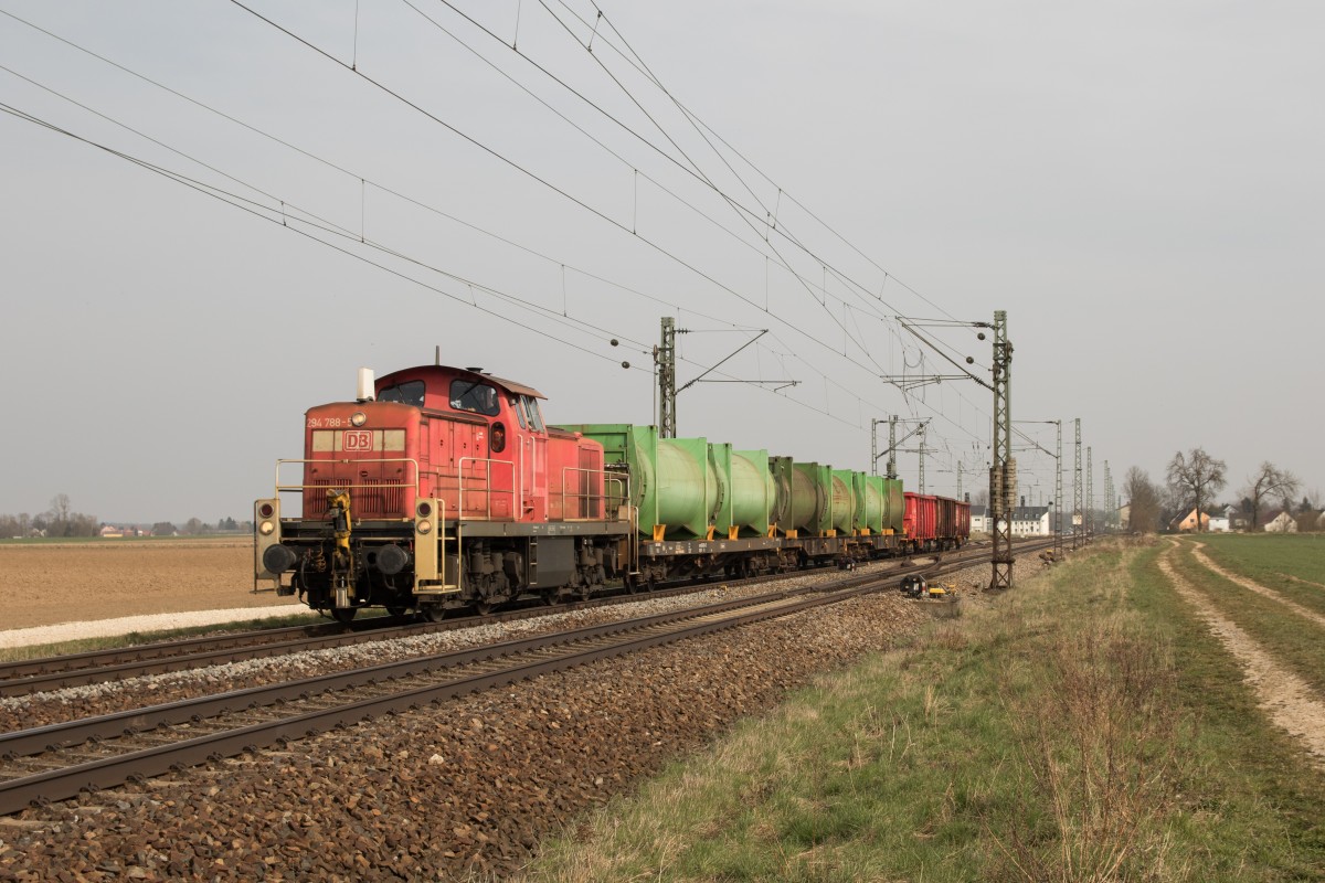 294 788-5 war am 9. April 2015 bei Mintraching in Richtung Regensburg unterwegs.