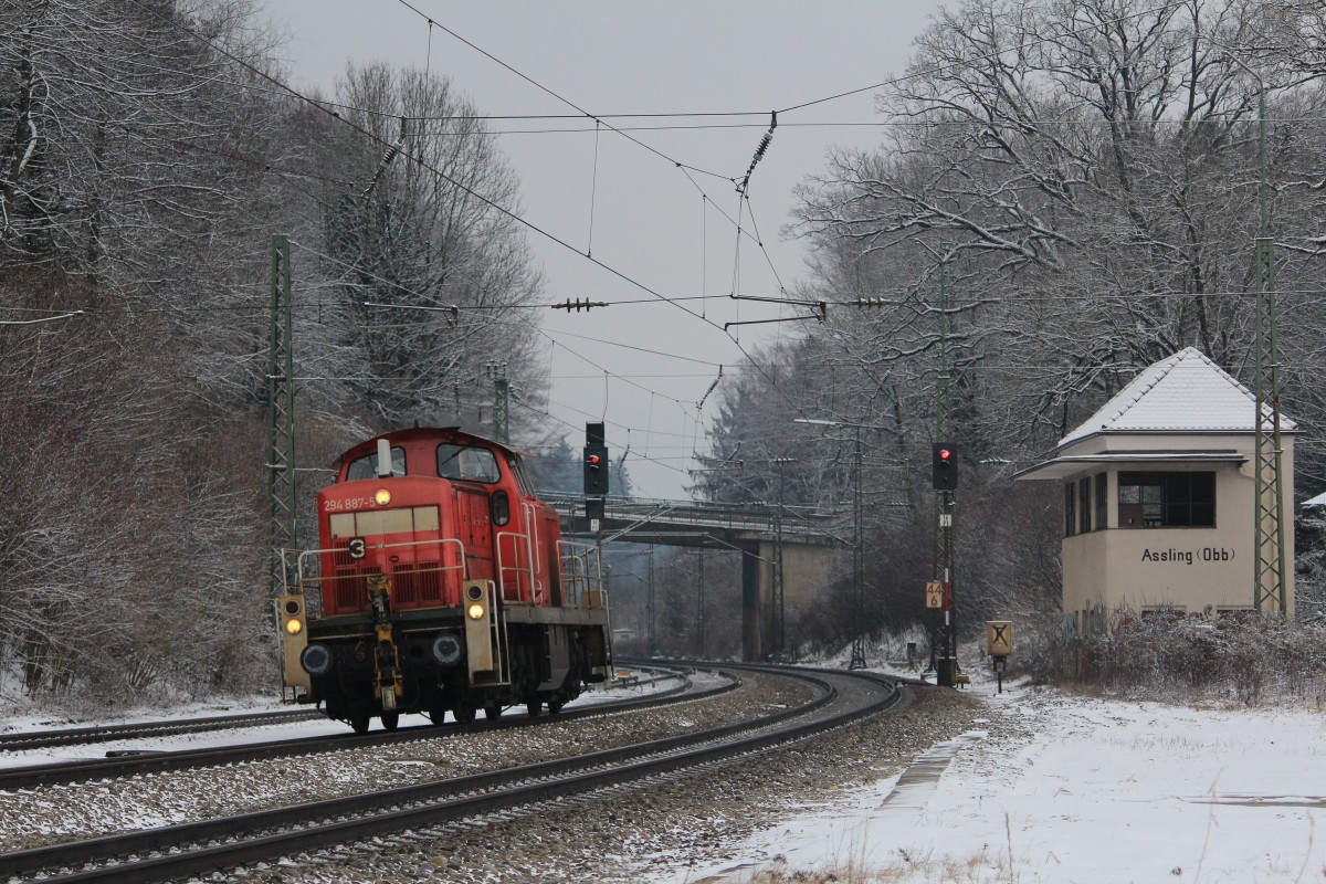 294 887-5 war 12. Januar 2012 in Assling in Richtung Rosenheim unterwegs.