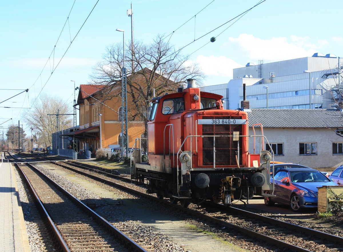 363 840-0 am 6. Februar 2014 im Bahnhof von Dingolfing.