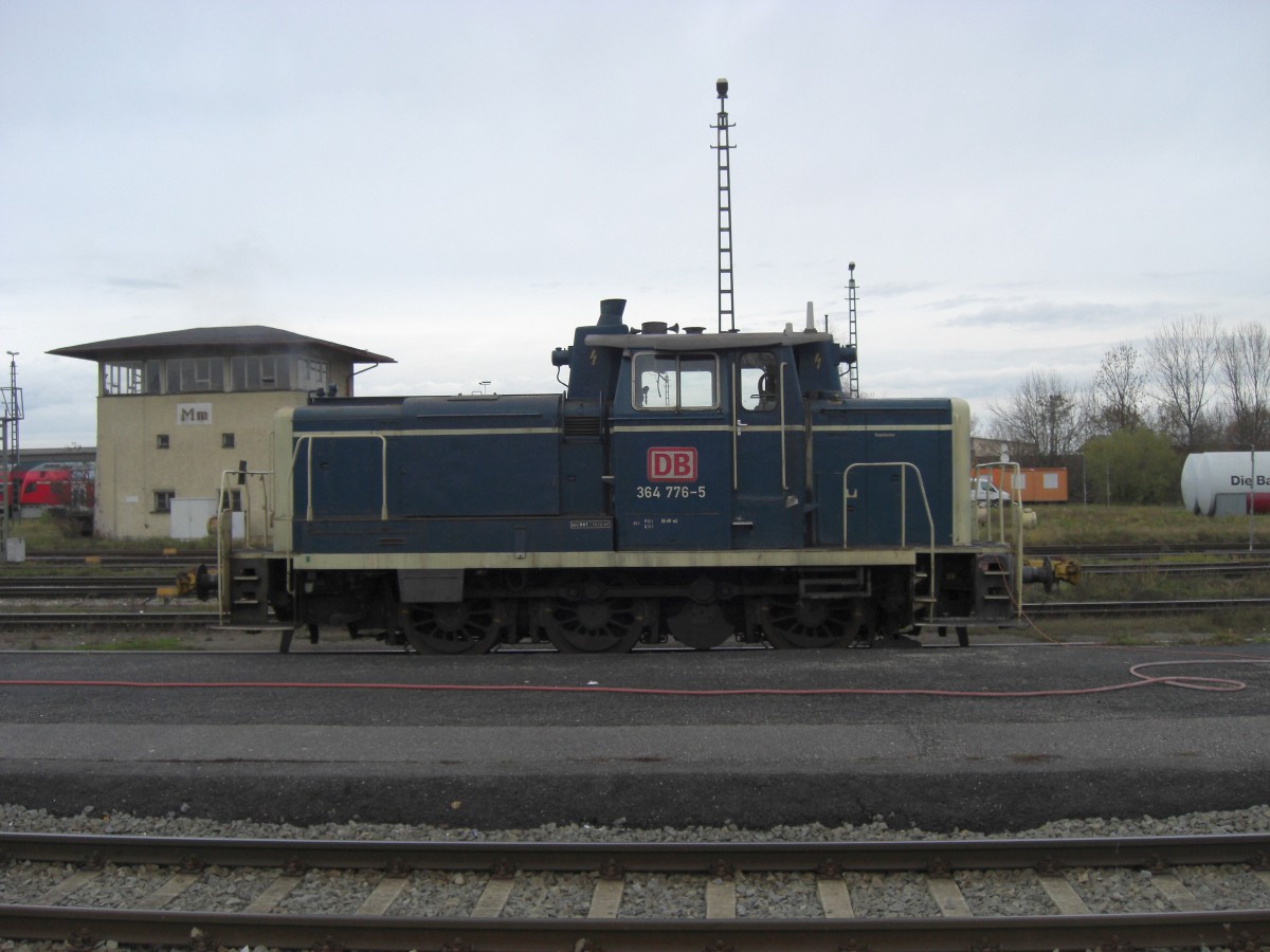 364 776-5 am 15. November 2009 im Bahnhof von Mhldorf am Inn.