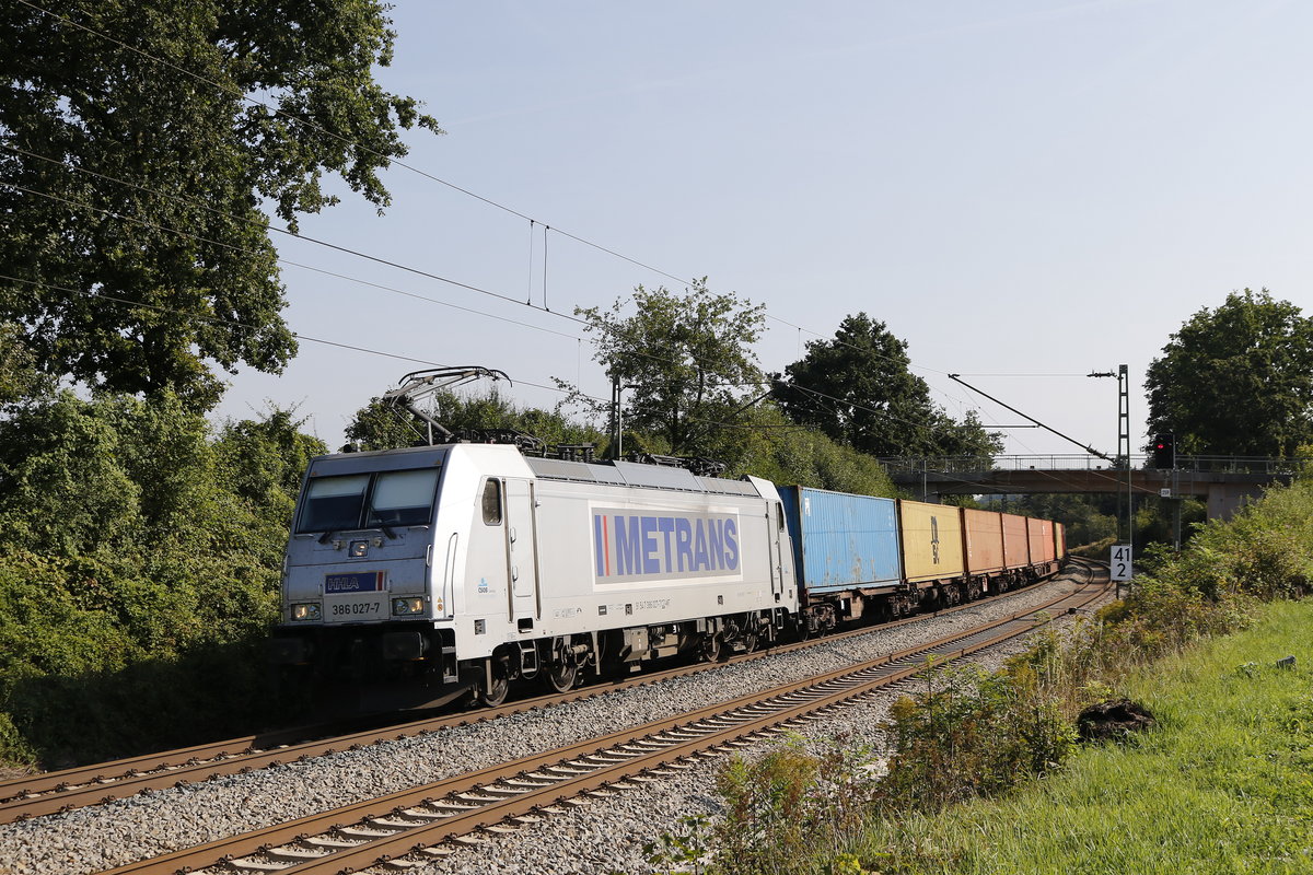 386 027 mit einem Containerzug am 5. September 2018 bei Grabensttt.