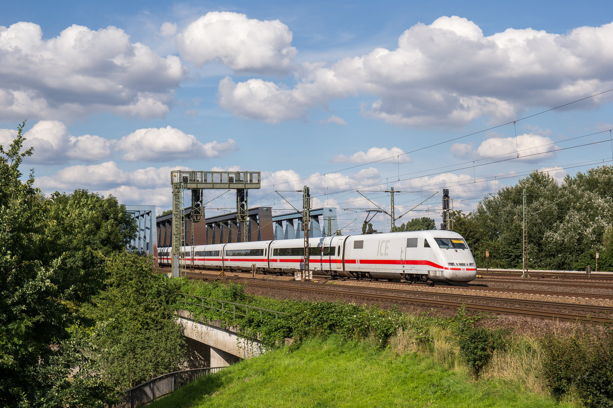 401 510 am 16. August 2017 bei den Sderelbbrcken in Hamburg.