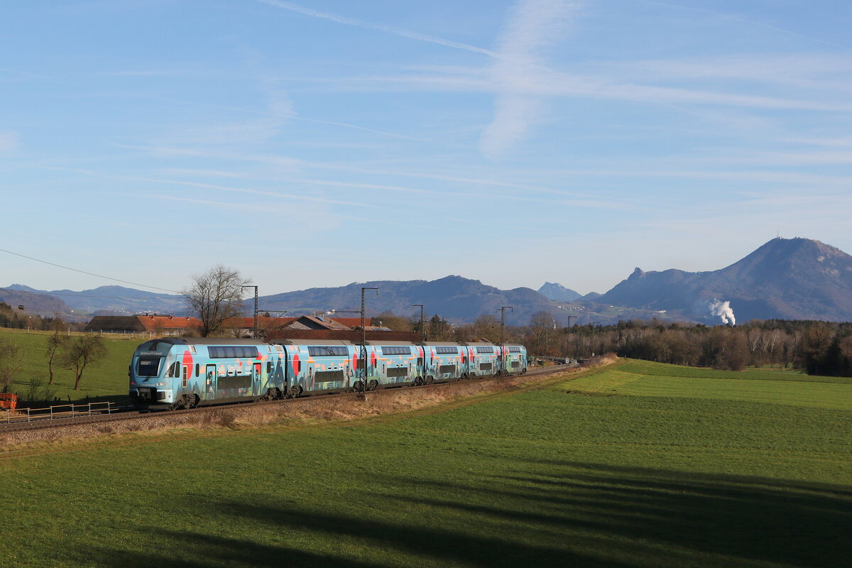 4010 028 die  Klima-Westbahn  auf dem Weg nach Salzburg am 6. Januar 2023 bei Niederstra.