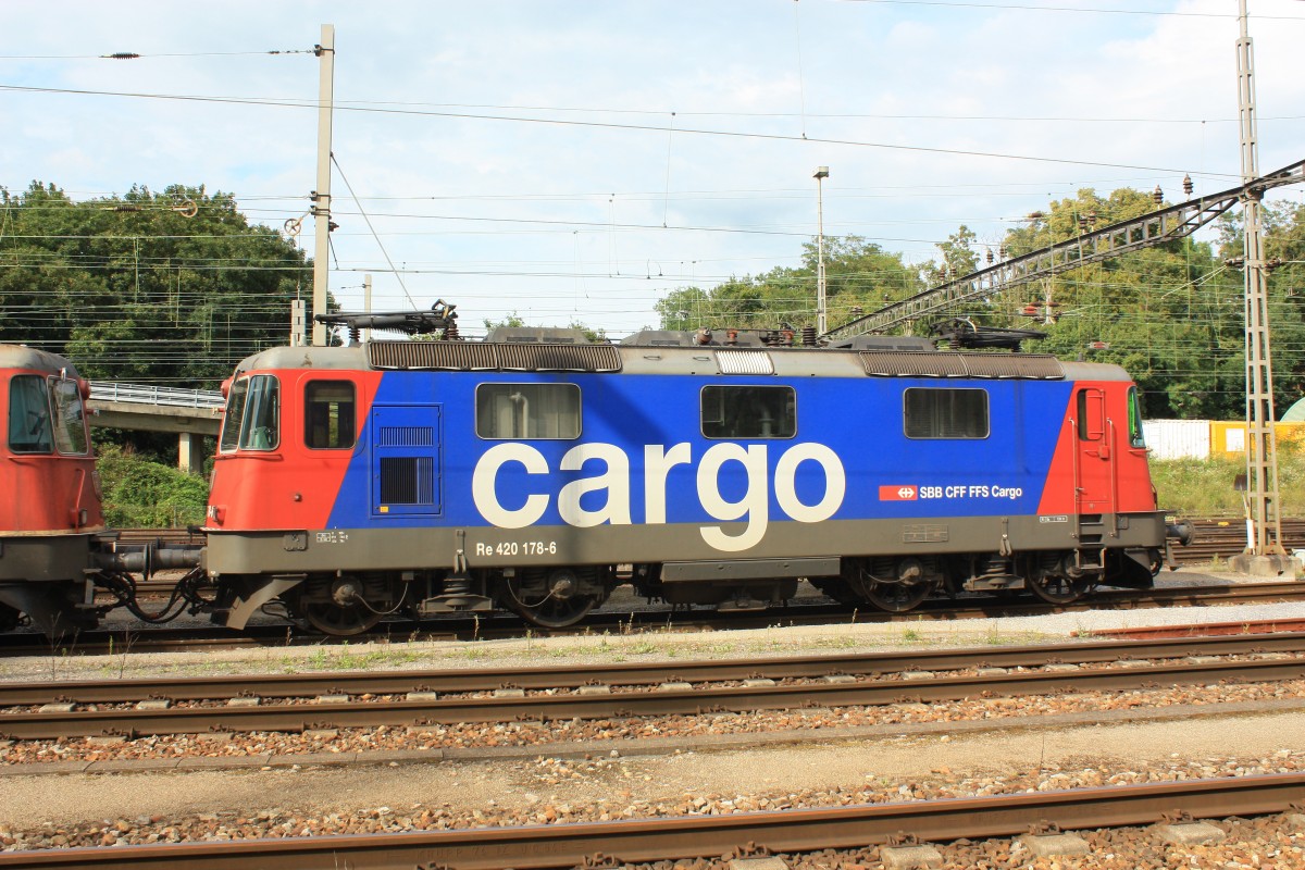 420 178-6 stand am 20. August 2014 im Rangierbahnhof Muttenz bei Basel.