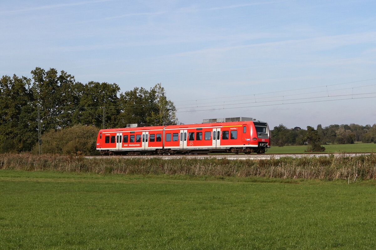 426 033  Ruhpolding  war am 11. Oktober 2021 bei Bernau am Chiemsee auf dem Weg nach Traunstein.
