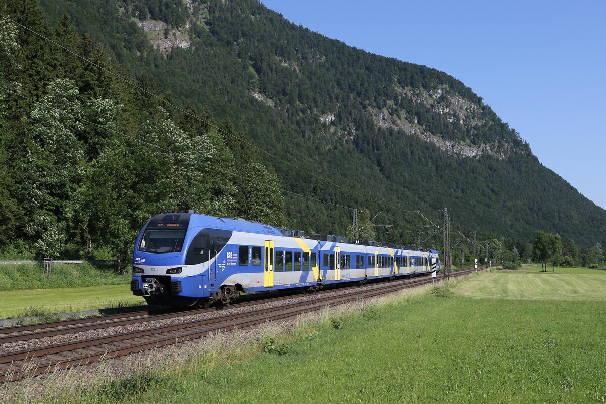 430 014 mit dem Ziel Kufstein am 14. Juni 2023 bei Niederaudorf.