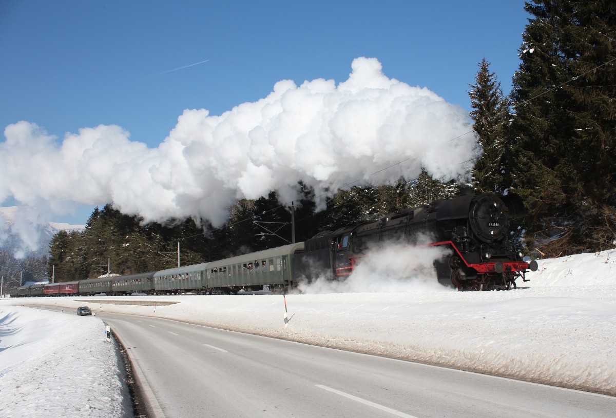 44 546 auf dem Weg nach Mittenwald am 7. Februar 2015 kurz hinter Klais.