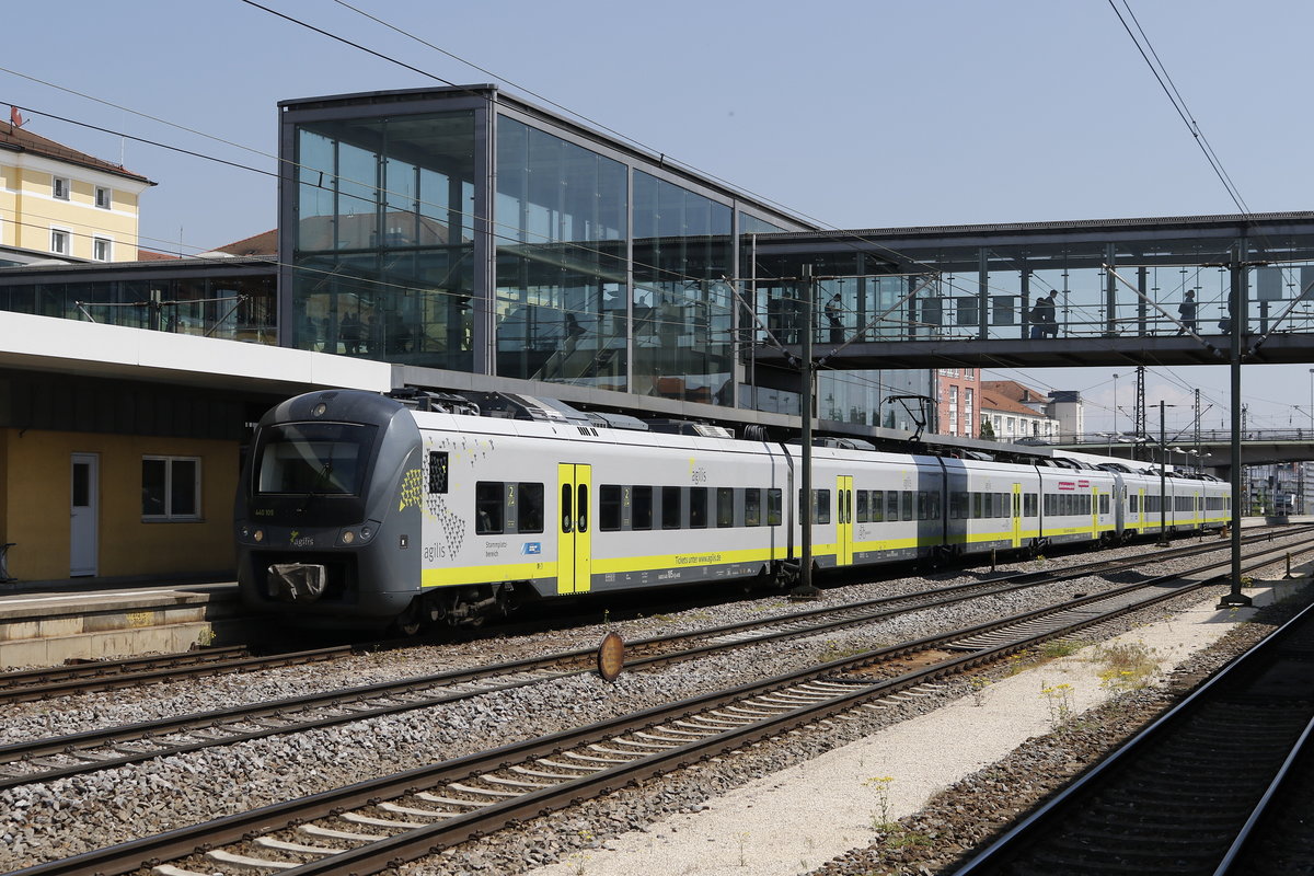 440 105 steht am 19. Mai 2017 abfahrbereit im  Regensburger Hauptbahnhof .