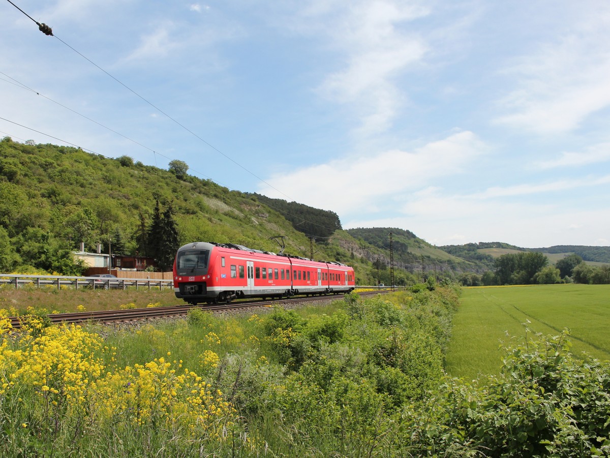 440 326-7 von Wrzburg kommend kurz vor Karlstadt. Aufgenommen am 15. Mai 2015.