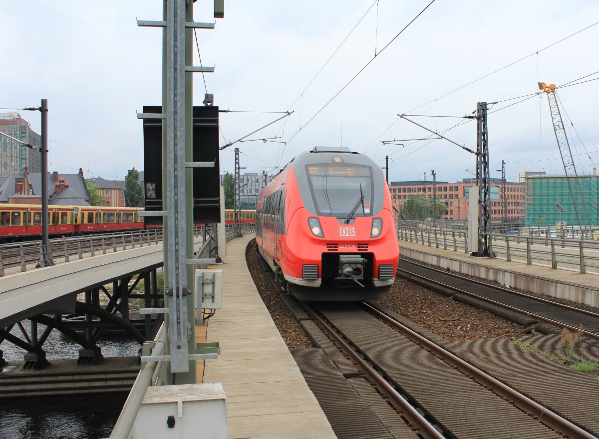 440 326 kurz vor dem Berliner Hauptbahnhof am 1. Juni 2013.
