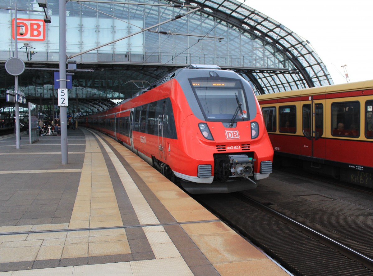 442 823 stand am 1. Juni 2013 im Berliner Hauptbahnhof.