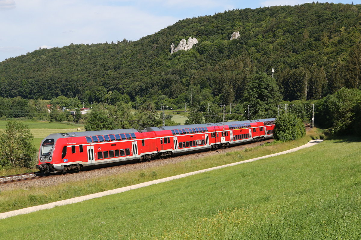 445 102  Stadt Schwabach  auf dem Weg nach Treuchtlingen am 24. Juni 2020 bei Dollnstein im Altmhltal.
