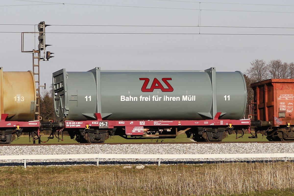 4454 001 (Lgms) mit einem Mllcontainer von  ZAS  am 20. Mrz 2019 bei Bernau.