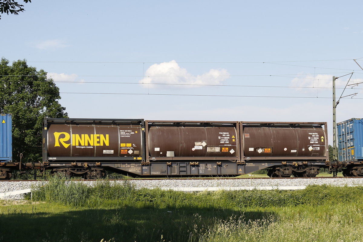 4565 111 (Sgnss) mit drei Containern der Firma  RINNEN  am 18. Juni 2019 bei Bernau.