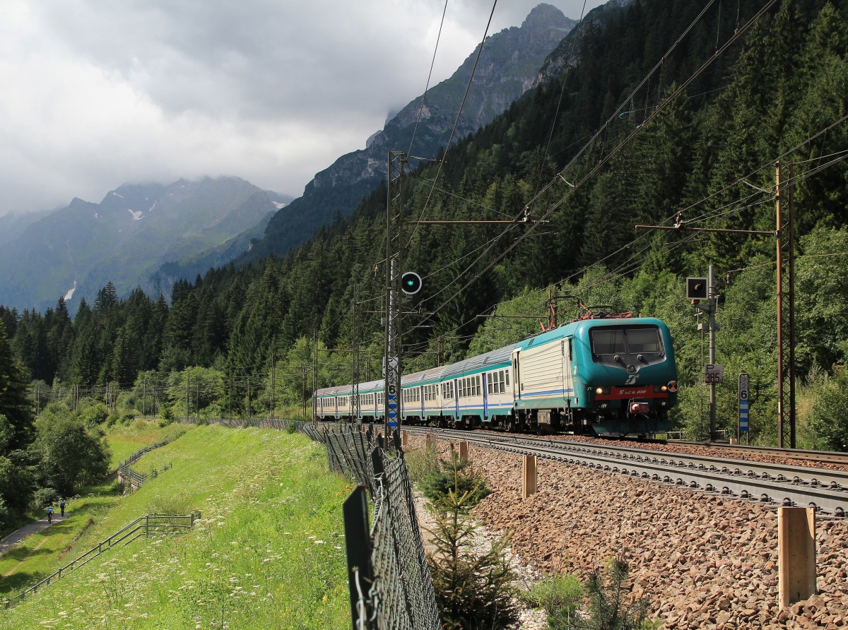 464 038 ist am 5. August 2014 auf dem Weg zum Brenner.