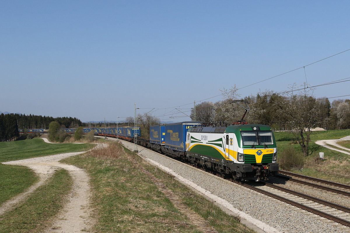 471 005 war am 10. April 2020 mit dem  Walter-Zug  bei Grabensttt in Richtung Salzburg unterwegs.