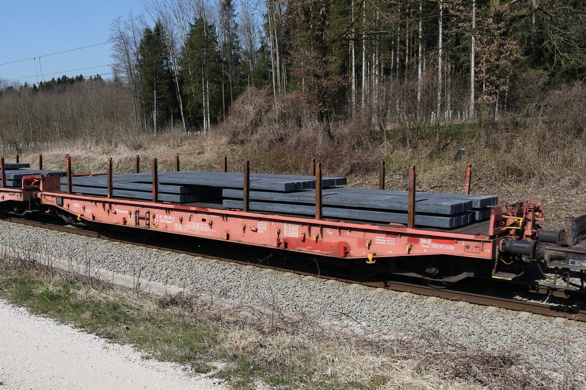 4852 824 (Samms) am 1. April 2020 bei Grabensttt mit einer Stahlladung in Richtung Freilassing unterwegs.